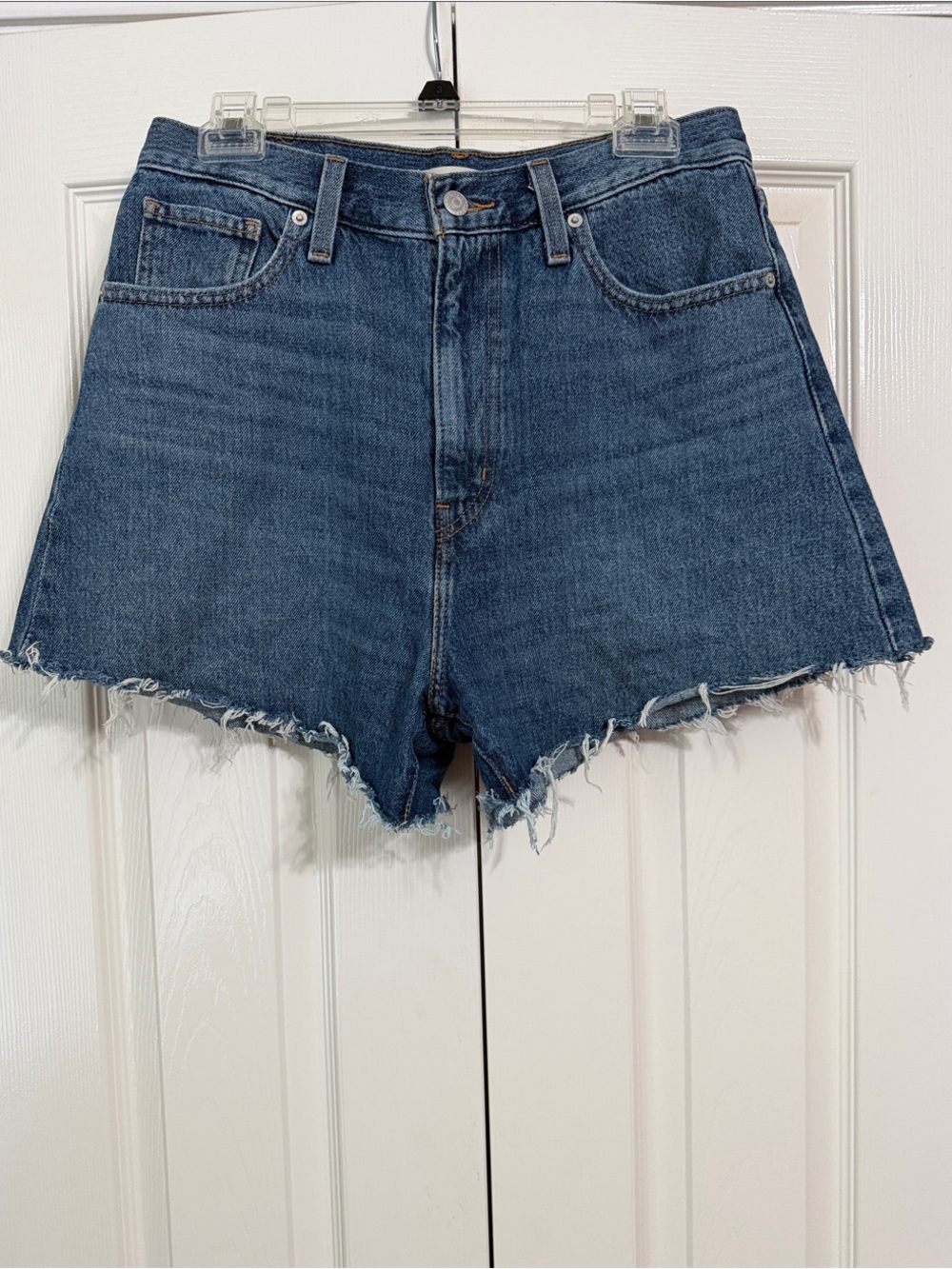 Levi High Waisted Mom Jean Shorts Size 29 Frayed Hem Short Shorts